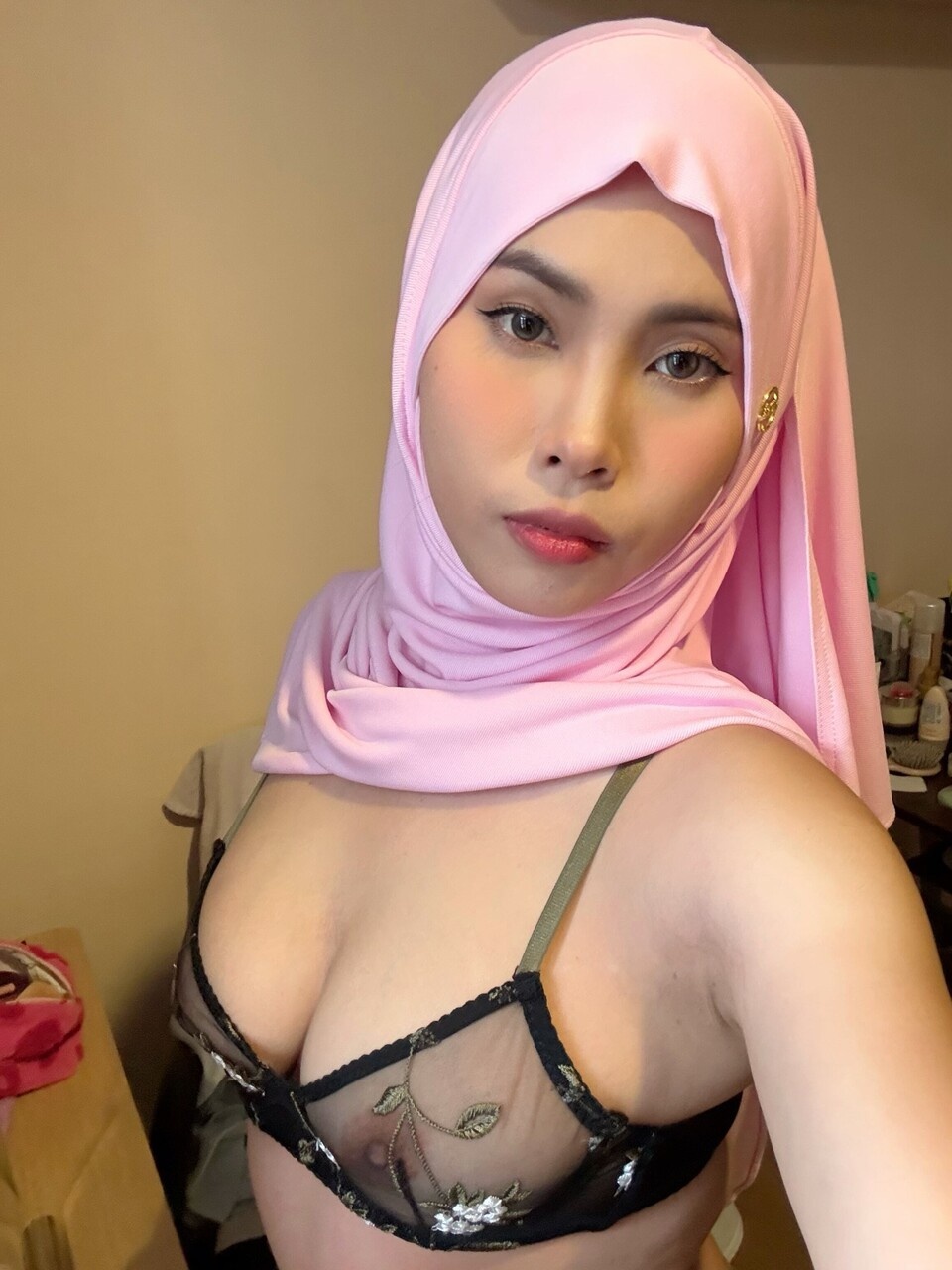 Curvy hijab hottie posing topless, showing off perfect breasts. photo 8