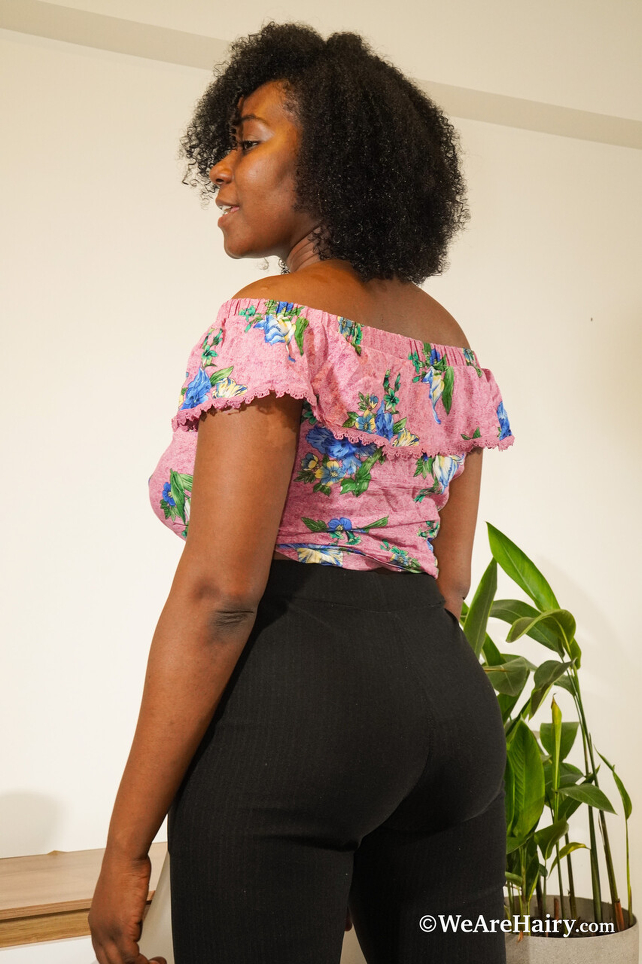 This radiant curvy ebony goddess with wild, photo 3
